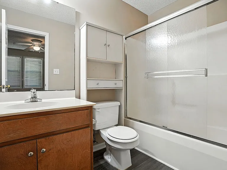 281 Marshbanks St — Photo 7