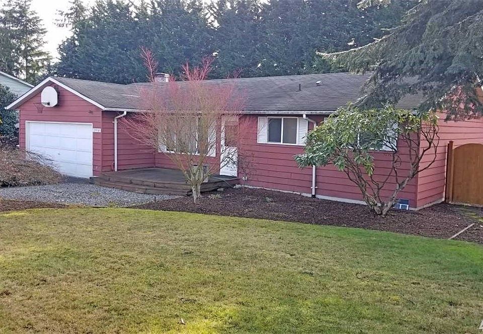 Nice updated rambler on large private lot on dead end cul-de-sac in great central Briar neighborhood close to everything. 