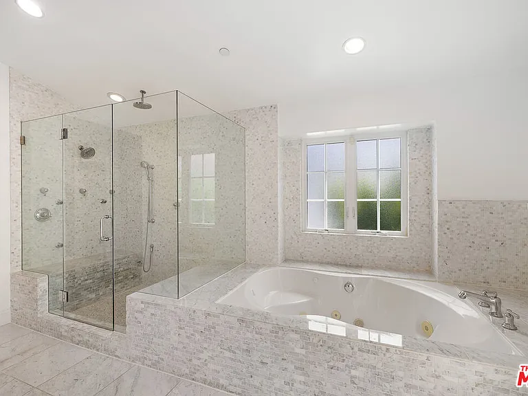 1147 Centinela Ave — Photo 35