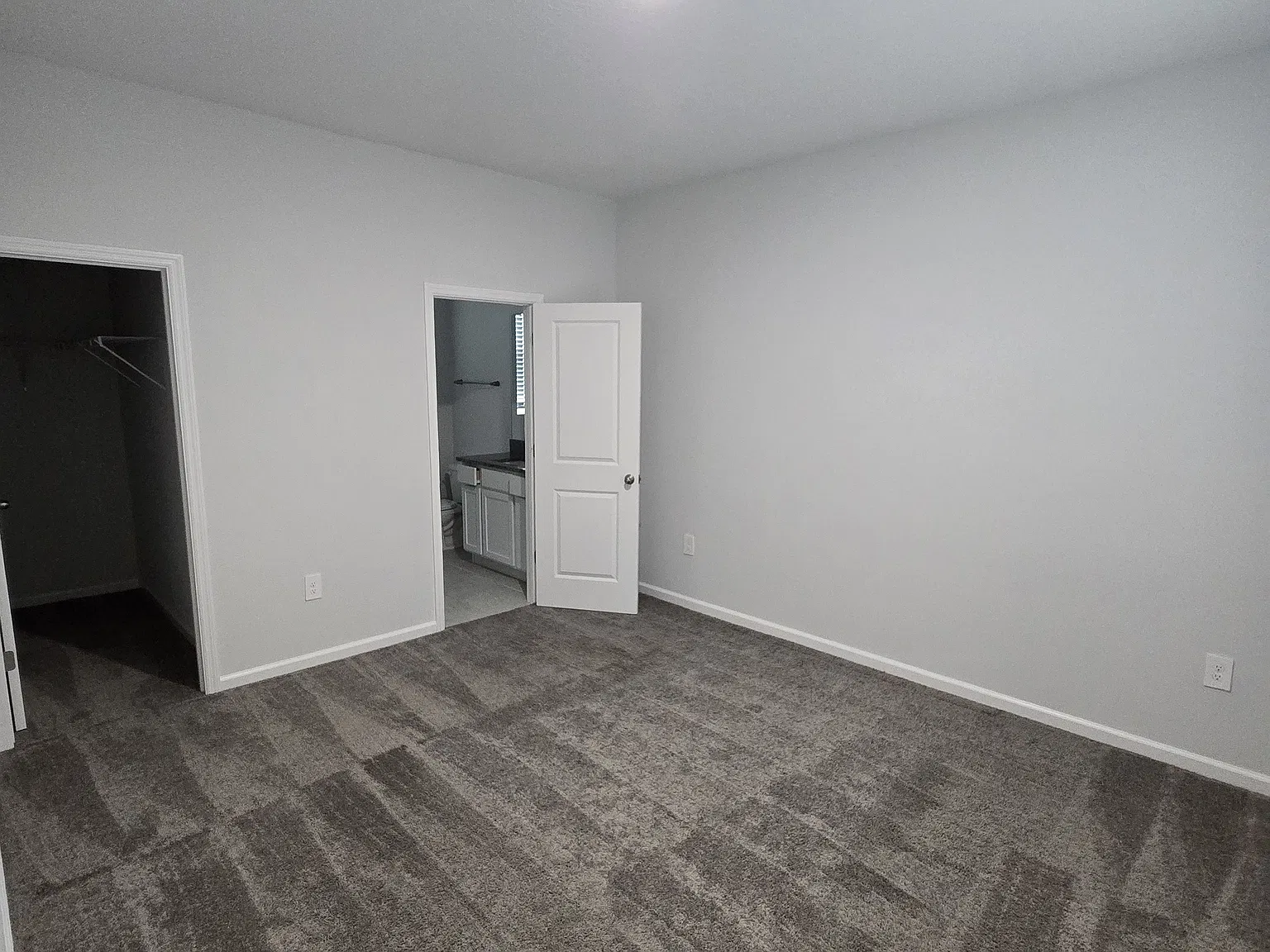 3 bed, 1319 sqft, $2,100 — Photo 4