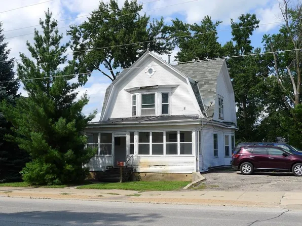 1105 Gilbert St, Charles City, IA 50616