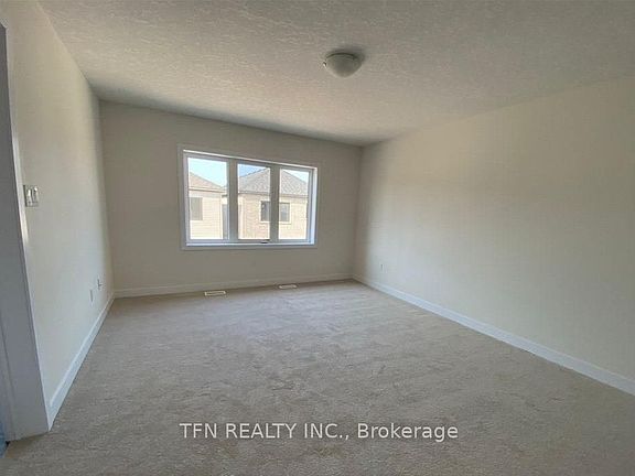 5th image of 18 Monteith Dr