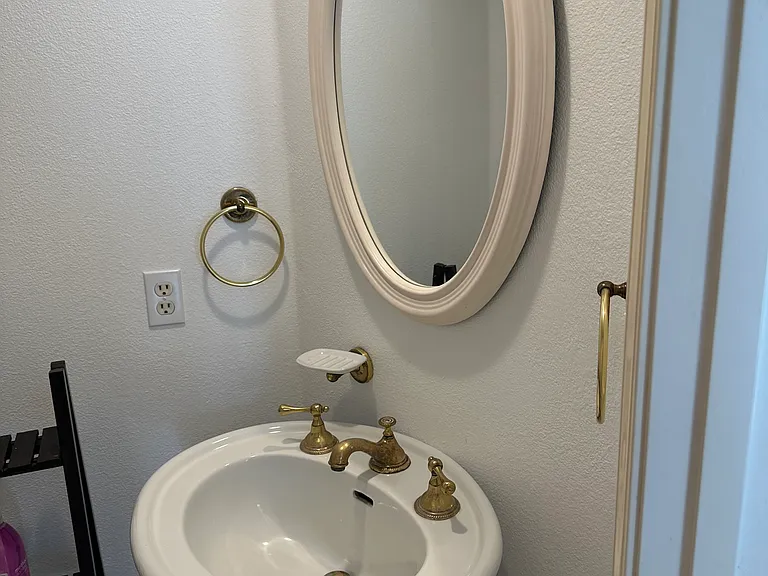 Downstairs 1/2 Bath