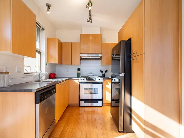 9319 University Cres #516, Burnaby, BC V5A 4Y5