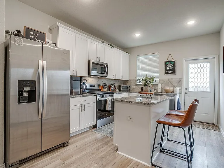 8144 Branch Hollow Trl — Photo 14