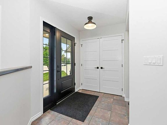3rd image of 23 SW Dann Close