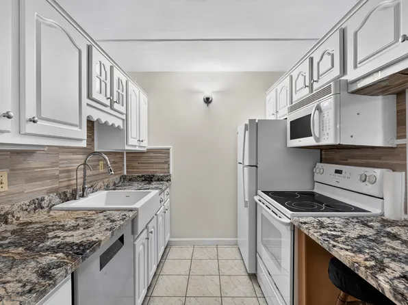 159 Main St APT 49A, Stoneham, MA 02180