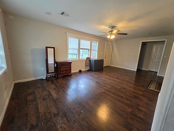 3rd image of 8202 Laura Koppe Rd