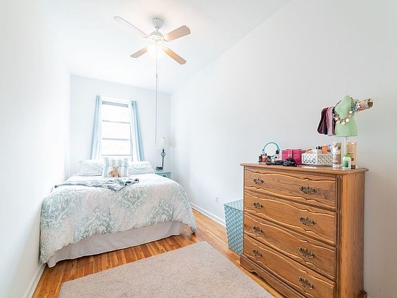 4th image of 37 W 71st St #4A1