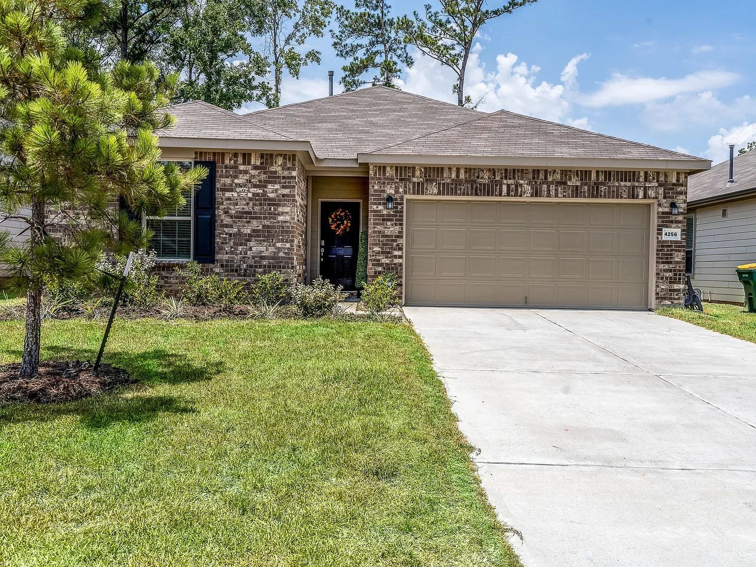 3 bed, 2.0 bath, 1464 sqft, $1,995 — Photo 2