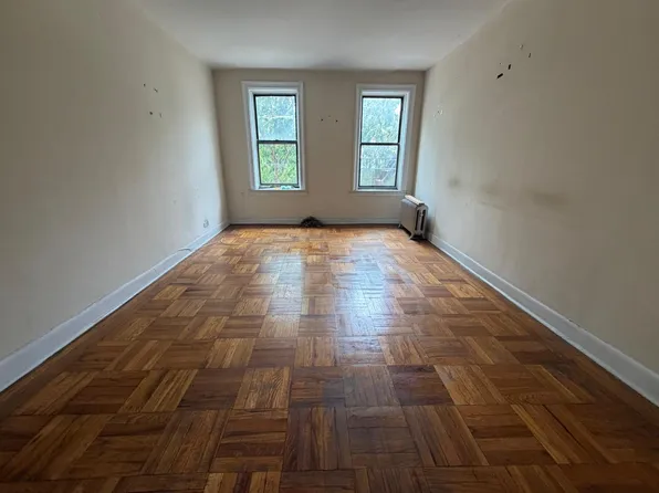 398 Oliver Place image 1 of 6