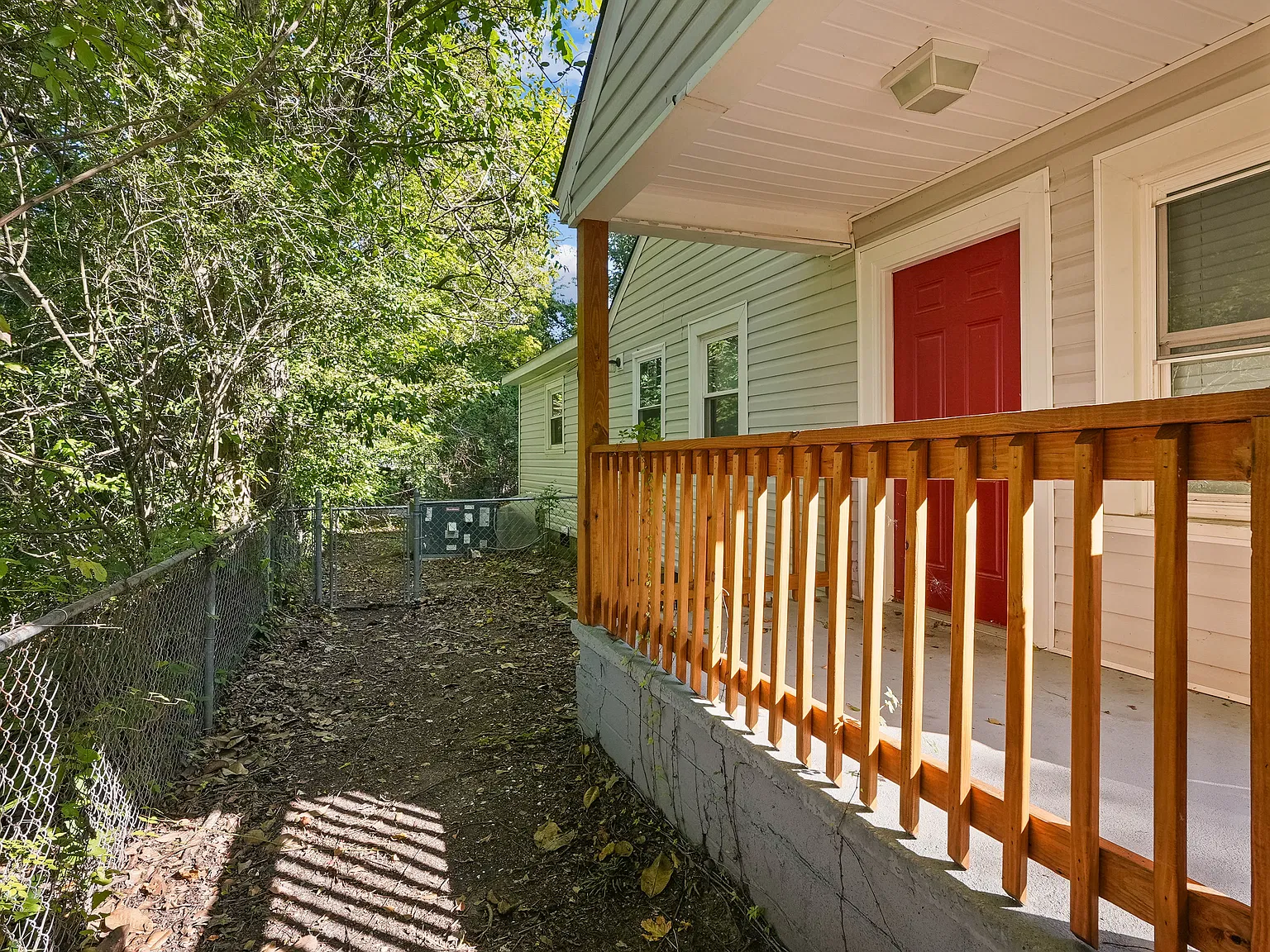 3 bed, 2.0 bath, 1008 sqft, $1,425 — Photo 4