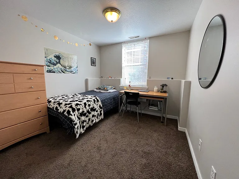 345 N Belmont Pl #140 — Photo 4