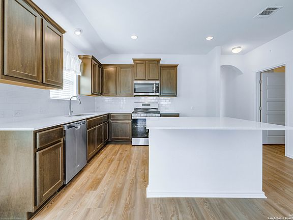 5th image of 341 Horsemint Way
