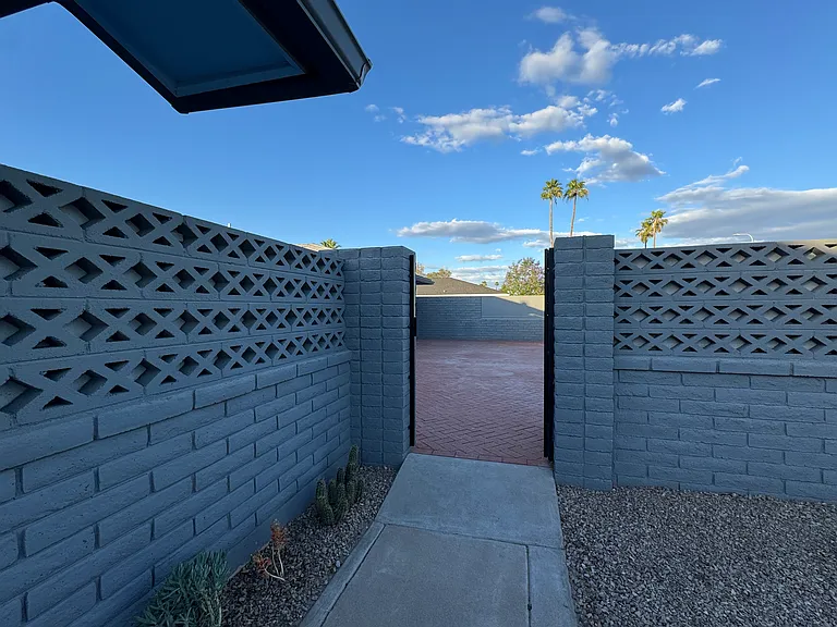 644 E La Jolla Dr — Photo 4