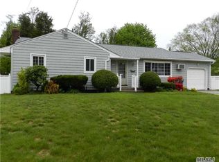 447 Ann St, Babylon, NY 11702