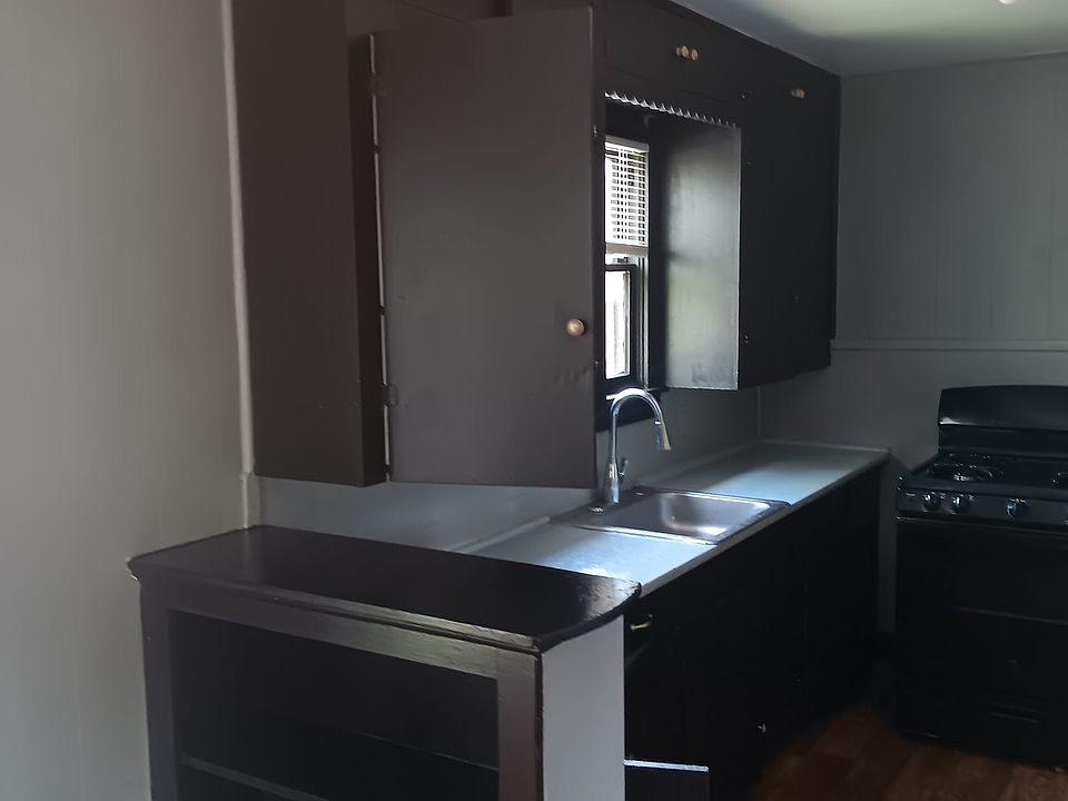 2nd image of 105 E Adoue St #300