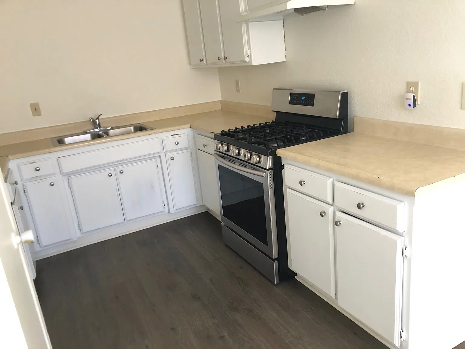 2 bed, 1000 sqft, $2,200 — Photo 2