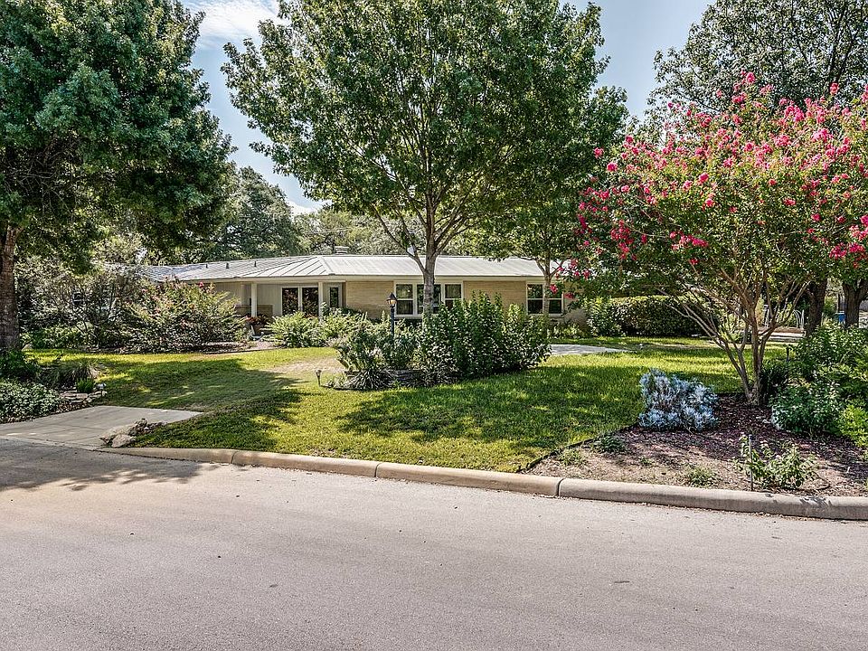 1st image of 202 Oak Glen Dr