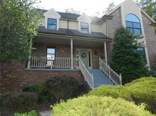 2538 Forest Brook Dr, Pittsburgh, PA