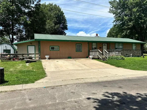 2007 McKinley St, Lexington, MO 64067