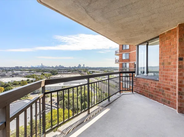 1705 Harmon Cove Tower image 17 of 49