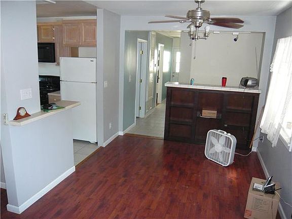 4th image of 4754 Castle Ave