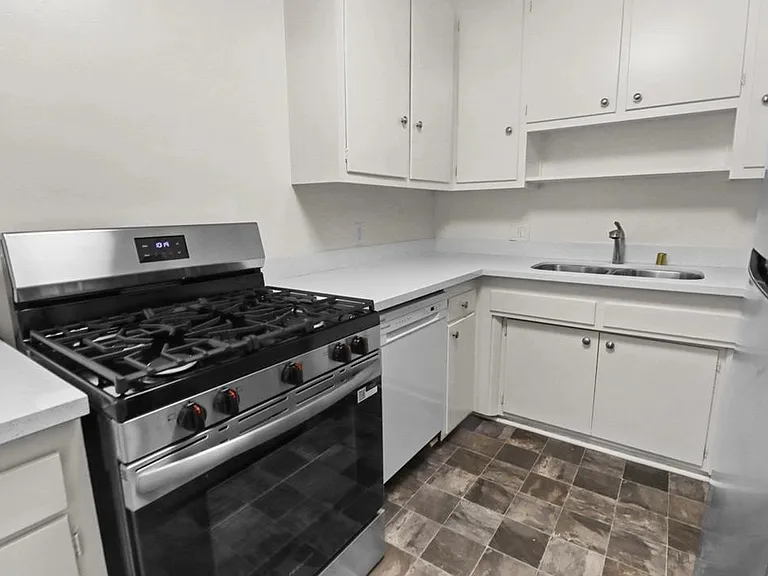 14332 Riverside Dr #5 — Photo 17