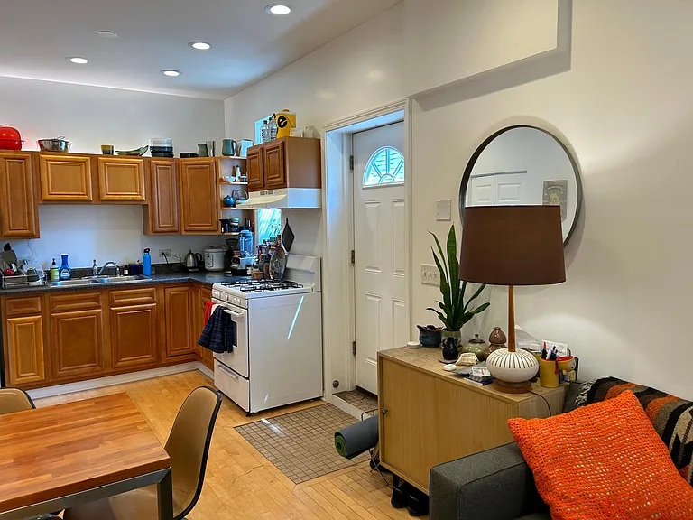 1731 W 17th St #6 — Photo 7