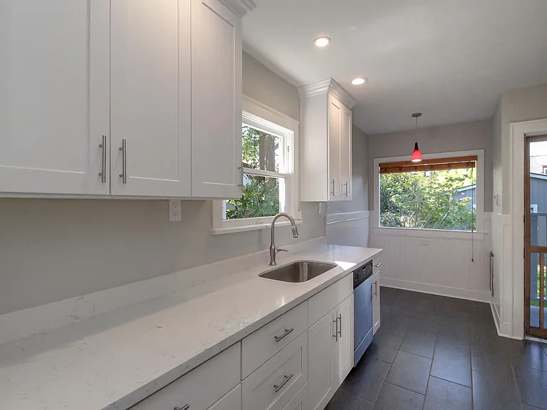 7655 Latona Ave NE — Photo 2