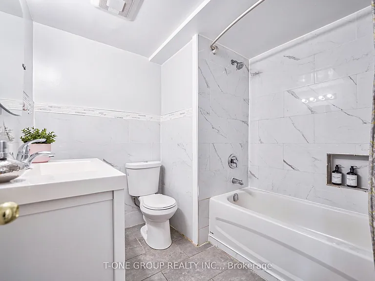 18 Castle Hill Dr — Photo 4