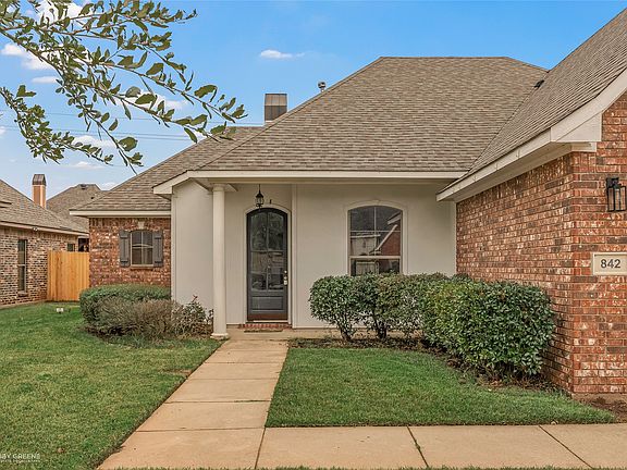 2nd image of 842 Entrada St