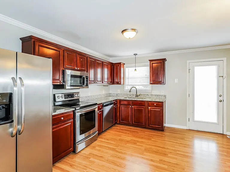 100 Homestead Ln — Photo 8
