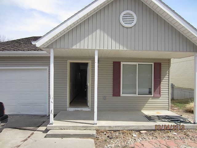1st image of 904 S 1st St