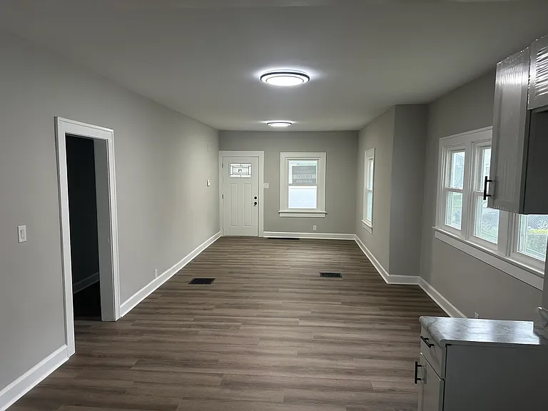 1826 Mansfield St — Photo 5