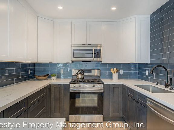 3rd image of 2045 Diamond St