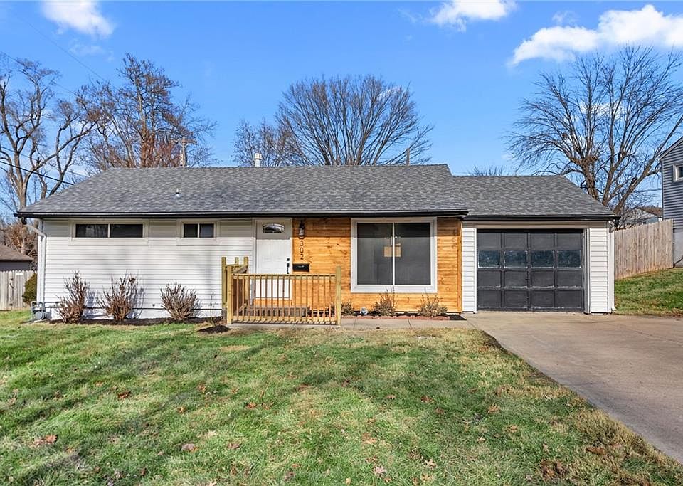 1st image of 302 Lake Dr