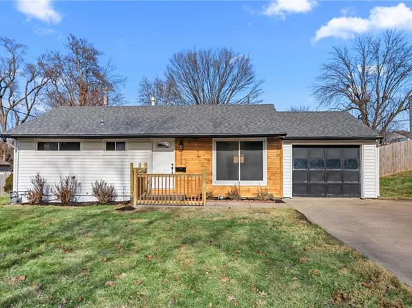 302 Lake Dr, Belton, MO 64012