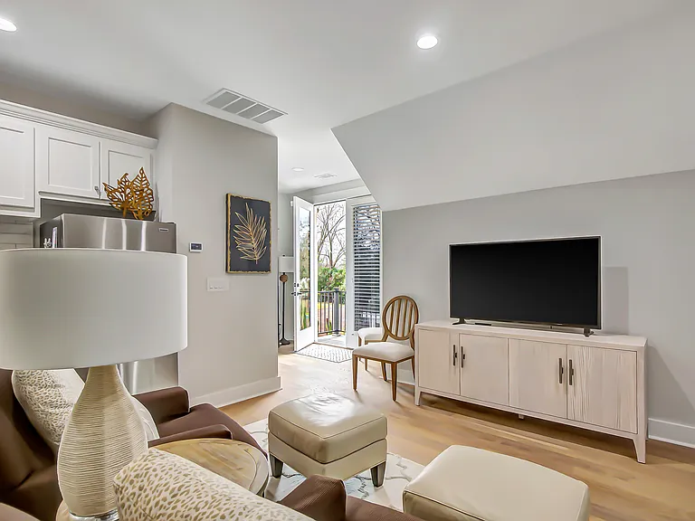 45 Couch St — Photo 2