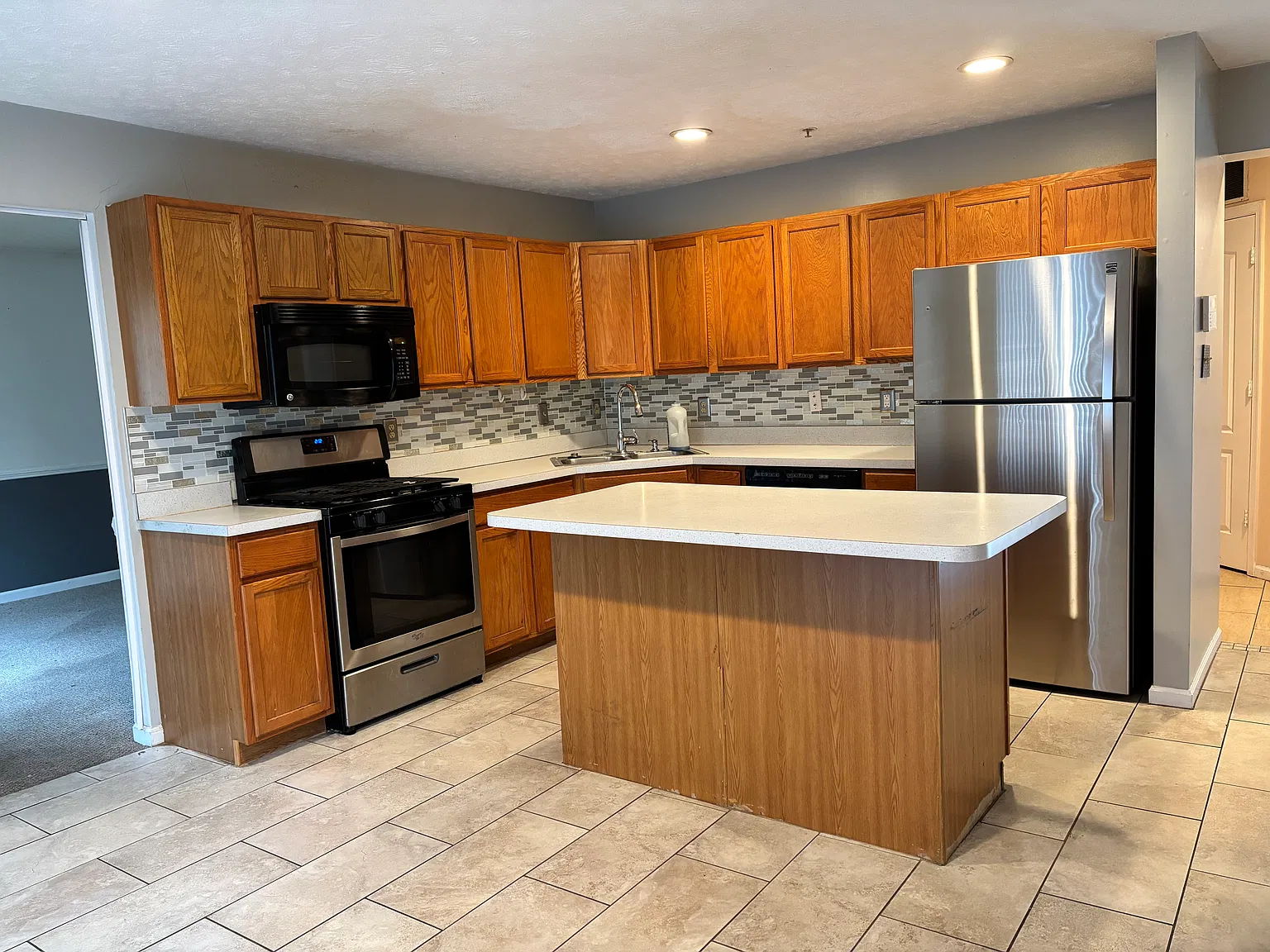 4 bed, 2164 sqft, $4,000 — Photo 3