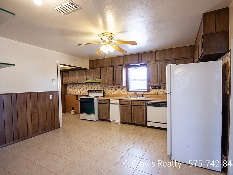 1020 Calhoun St — Photo 6