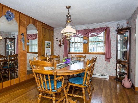 4th image of 20 Rockwood Ln