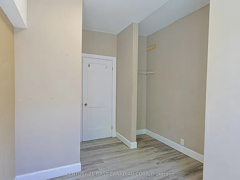 444 Dorinda St #MAIN FLOOR — Photo 12