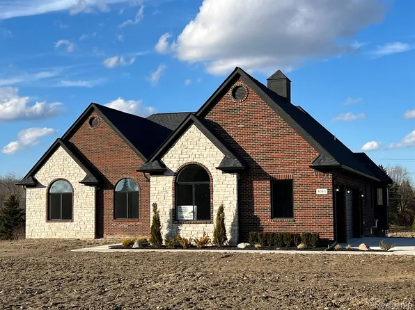 8083 Morningside Dr, Romeo, MI 48065