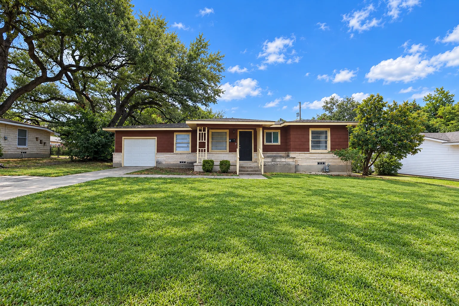 1417 Live Oak, Temple — Photo 1