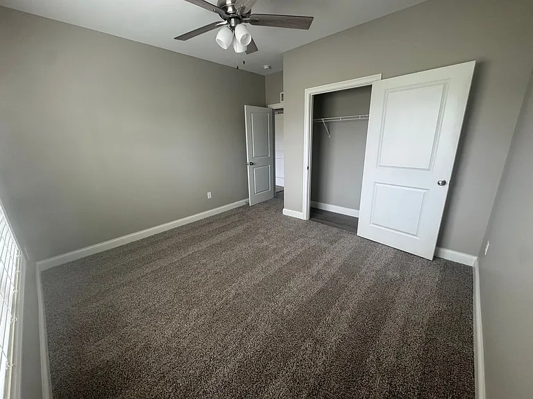 807 Brush Creek St — Photo 9