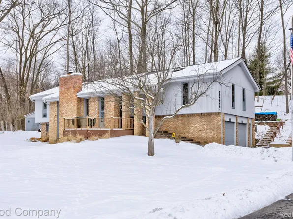 34660 Brittany Dr, Farmington Hills, MI 48335