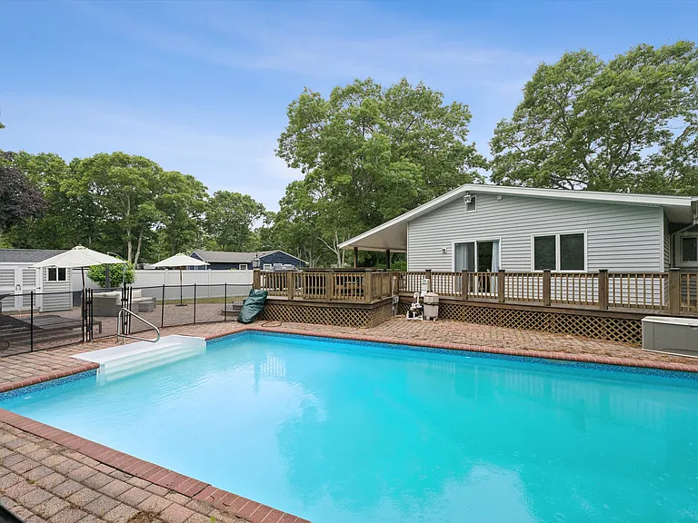 41 Homewood Dr — Photo 17