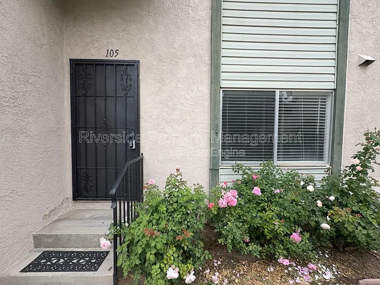 2255 Cahuilla St #105 — Photo 3