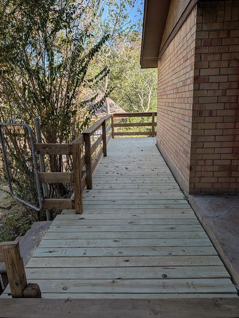 102 & 104 LBJ Cove — Photo 3